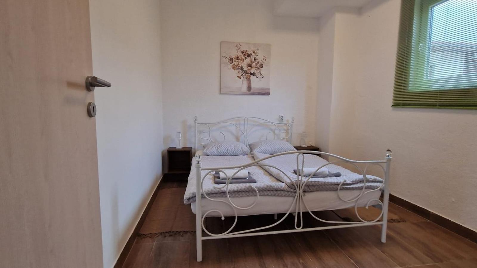 Apartman Lena Tusilovic Exterior photo